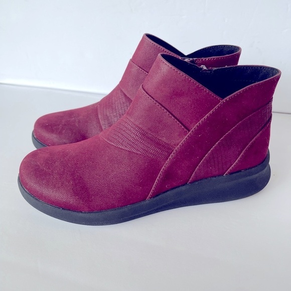NWT Cloudsteppers by Clarks Size 5 1/2, Burgandy NWT - Picture 1 of 11